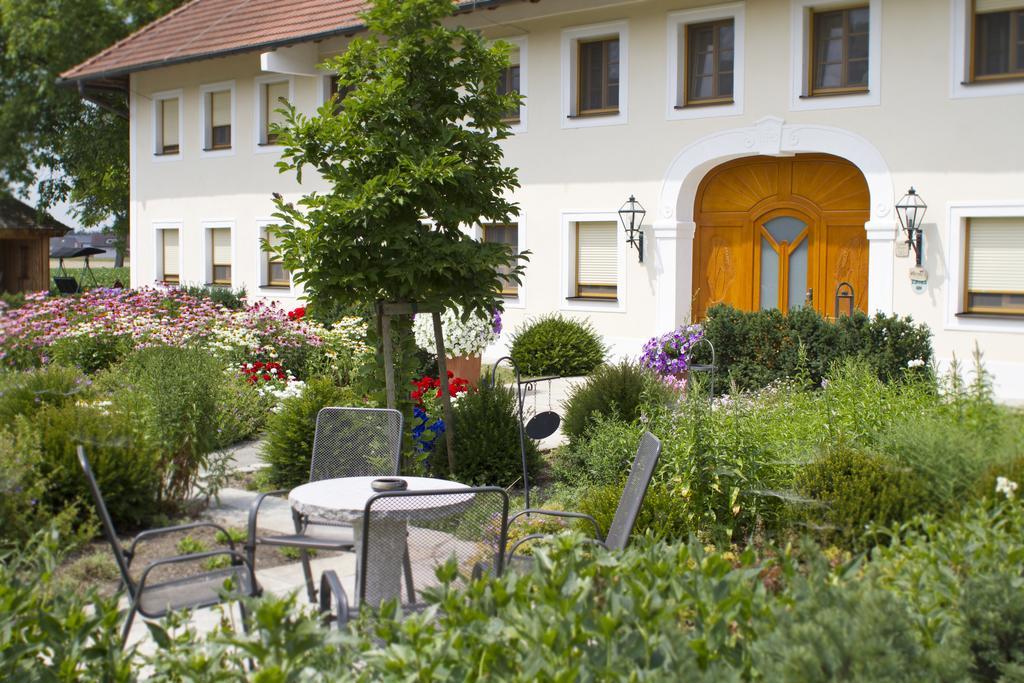 Fruehstueckspension Herzog Zu Laah Ansfelden Esterno foto